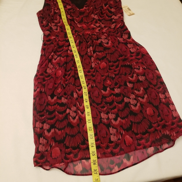 Sleeveless Maroon Pocket Dress - Picture 11 of 16